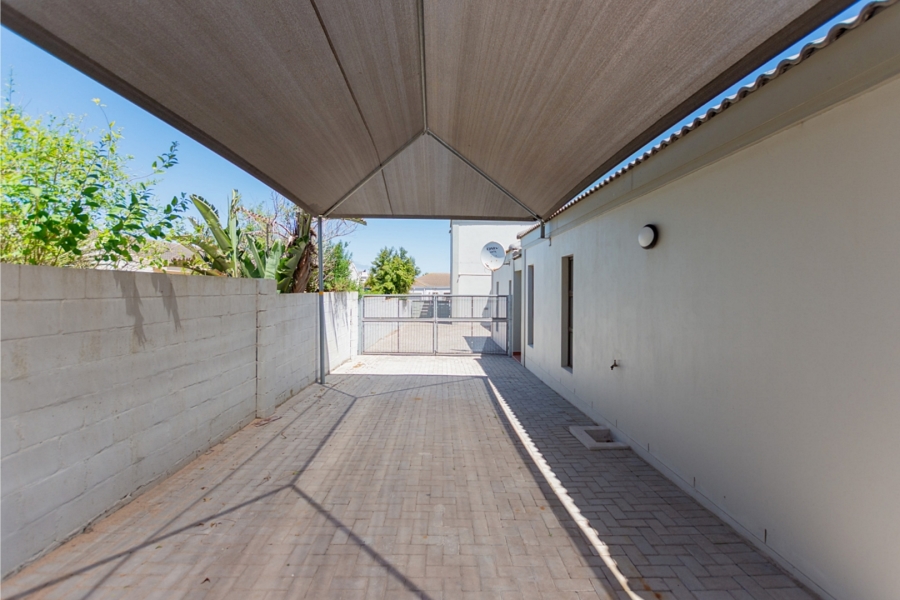 5 Bedroom Property for Sale in Country Club Western Cape